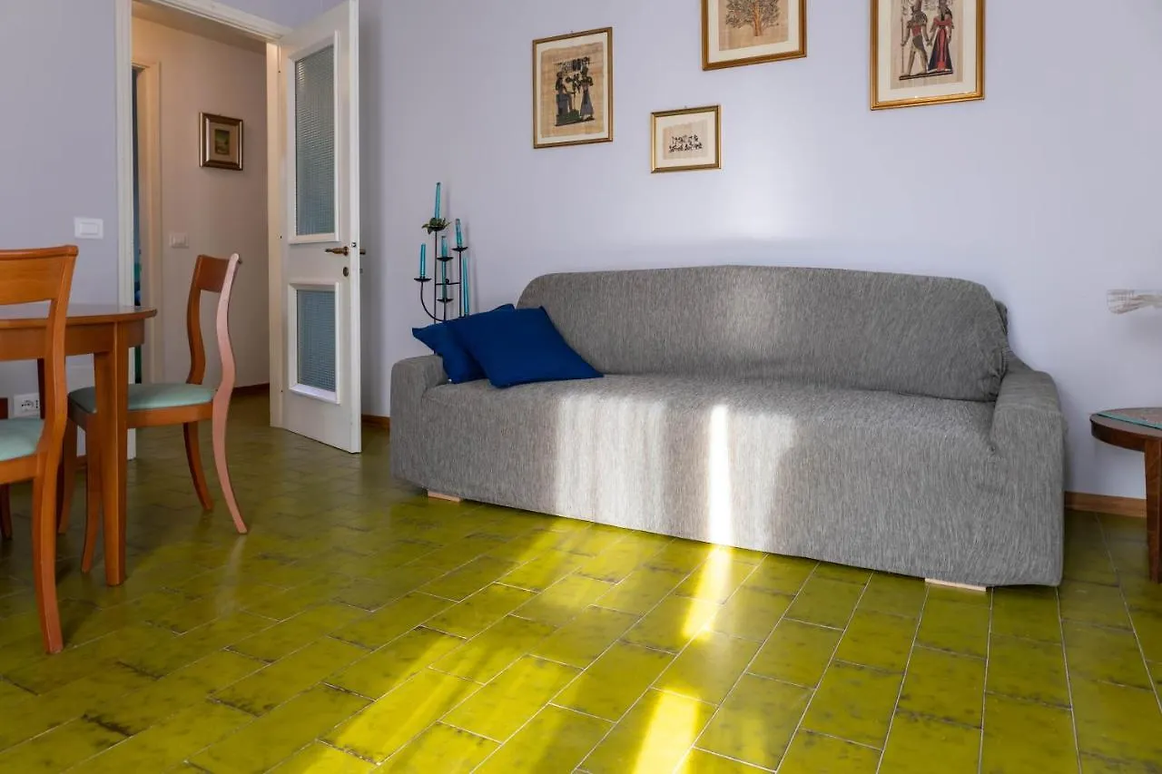Lilly House Garden Apartment Moniga del Garda