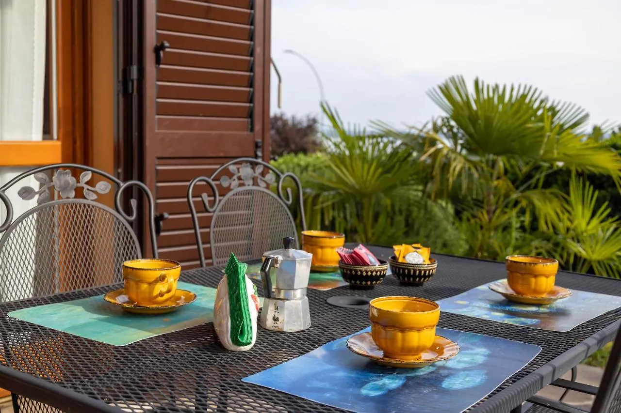 Lilly House Garden Apartment Moniga del Garda 0*,  Italia