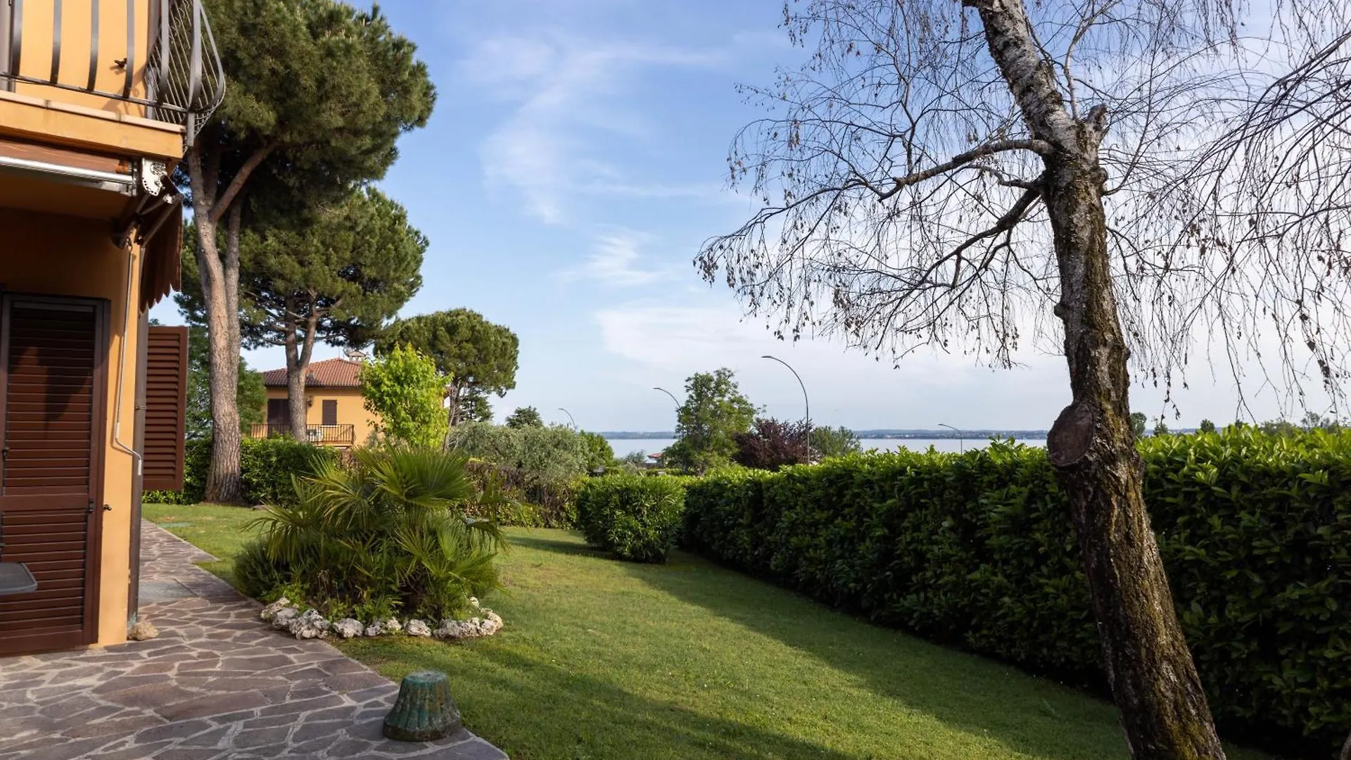 Lilly House Garden Apartment Moniga del Garda