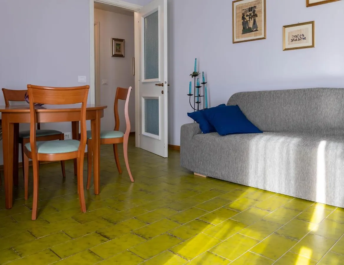 Lilly House Garden Apartment Moniga del Garda