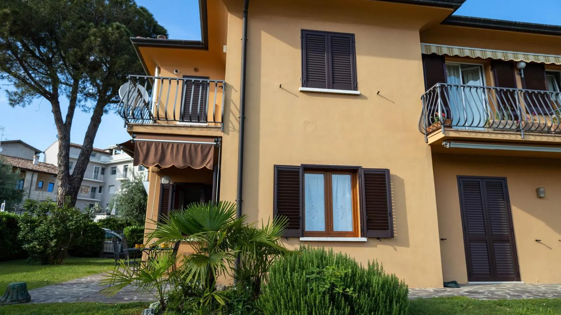 Lilly House Garden Apartment Moniga del Garda