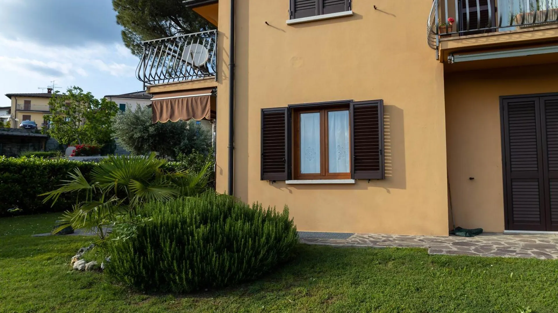 Lilly House Garden Apartment Moniga del Garda