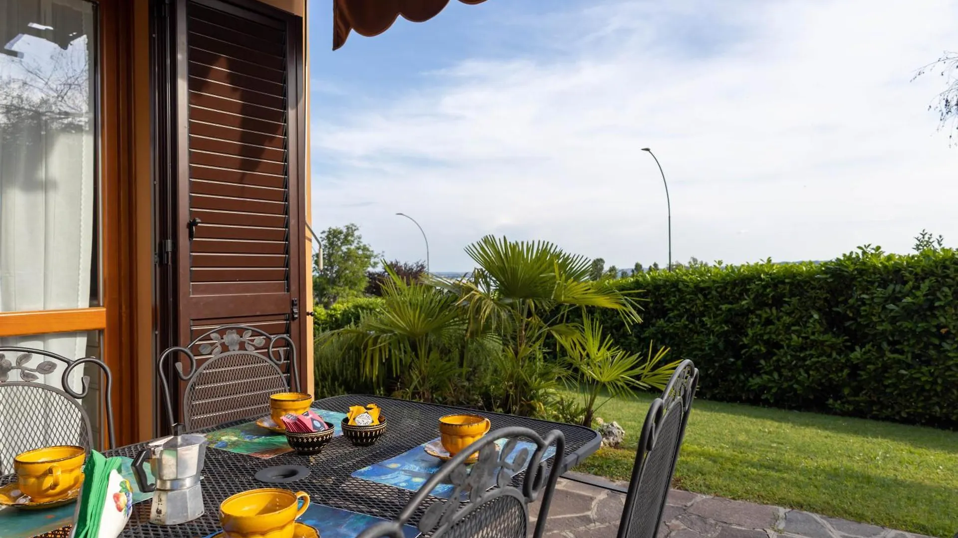 Lilly House Garden Apartment Moniga del Garda